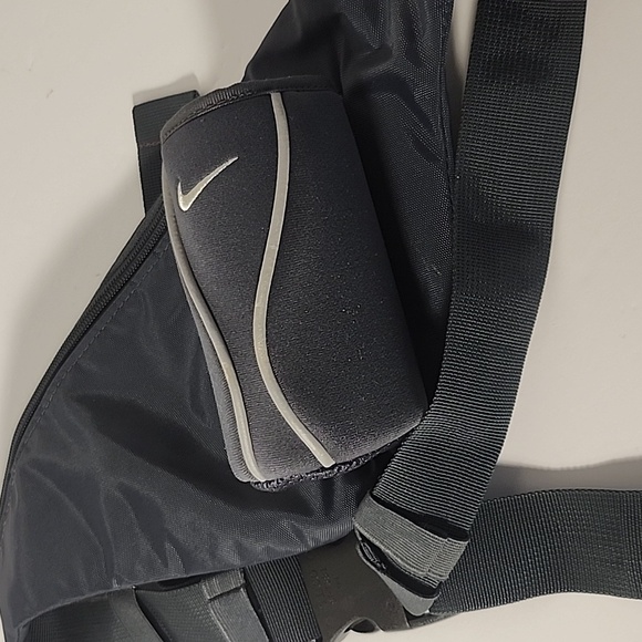 Nike Gray waist pack with water bottle holder- unisex - Picture 4 of 9
